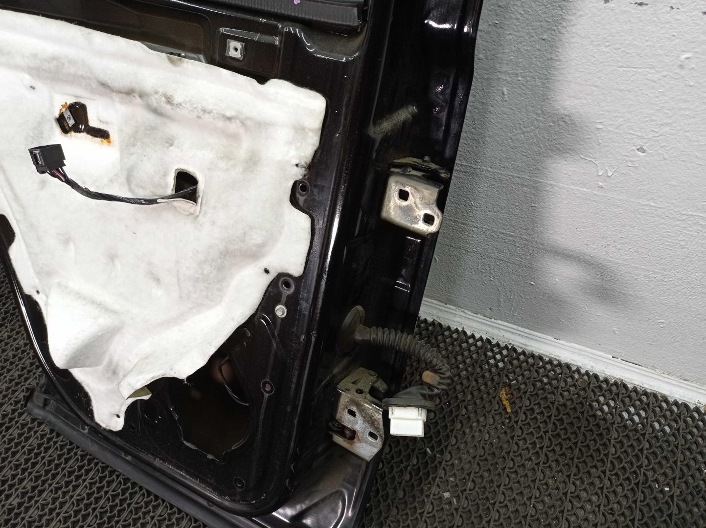 Петля двери