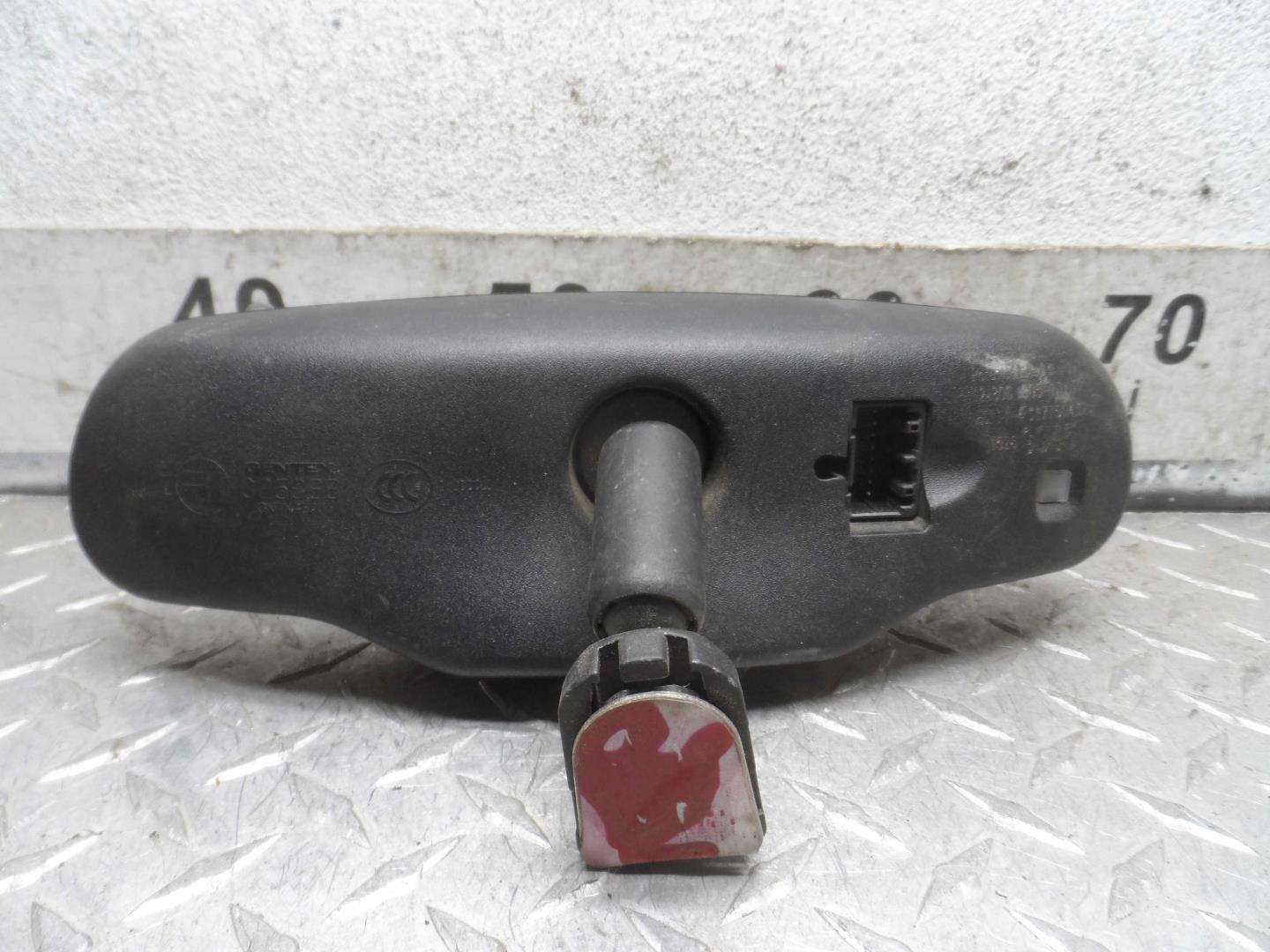 Зеркало заднего вида