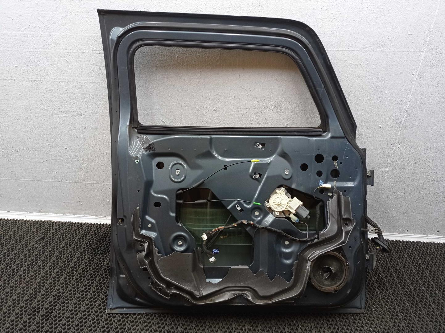 Дверь передняя левая