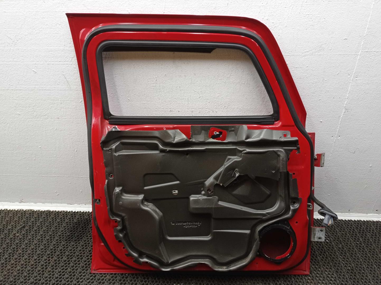 Дверь передняя левая