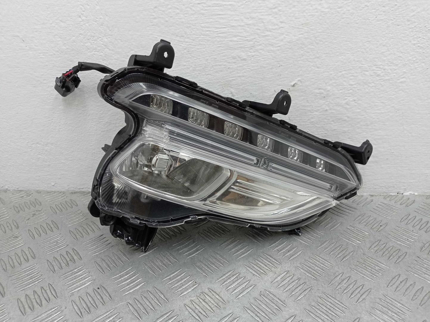 Фара противотуманная правая