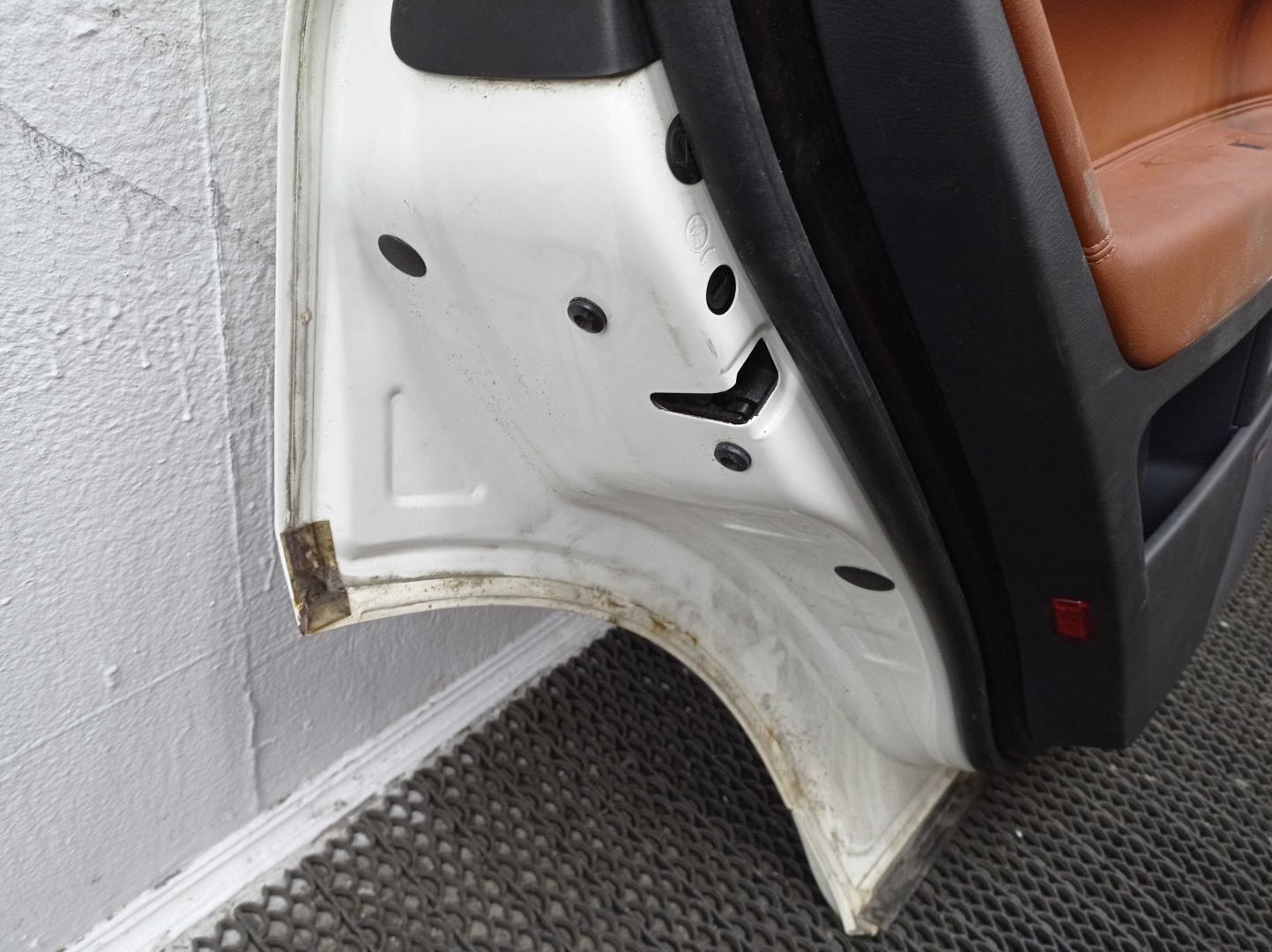 Петля двери