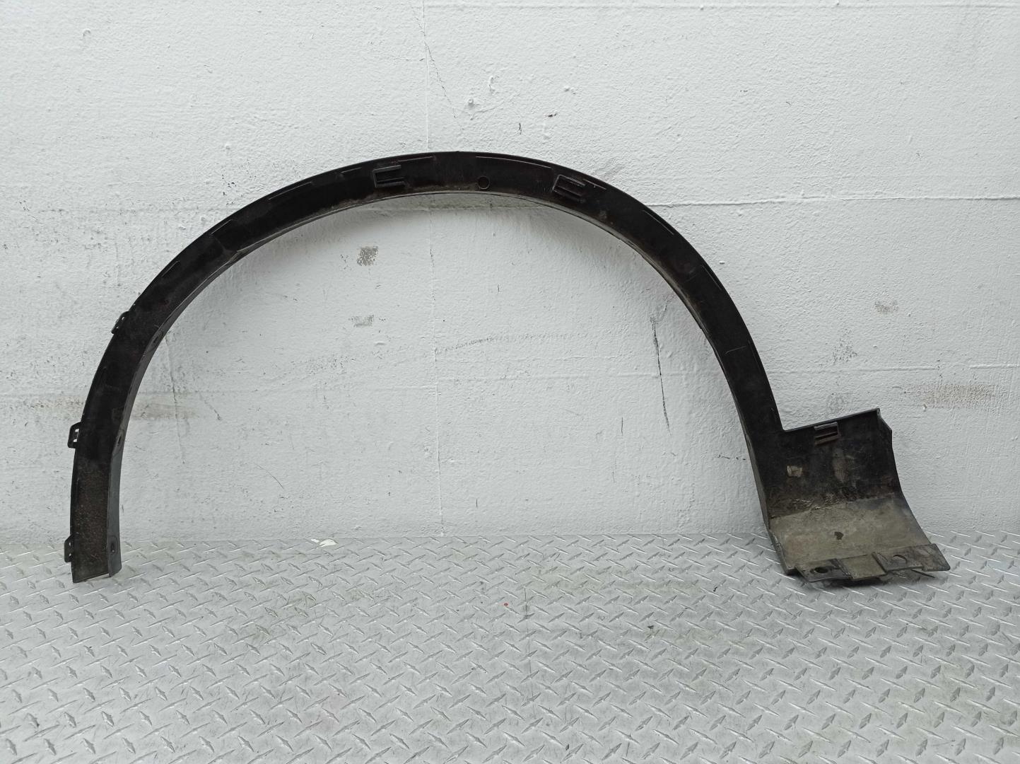 Накладка переднего крыла правого