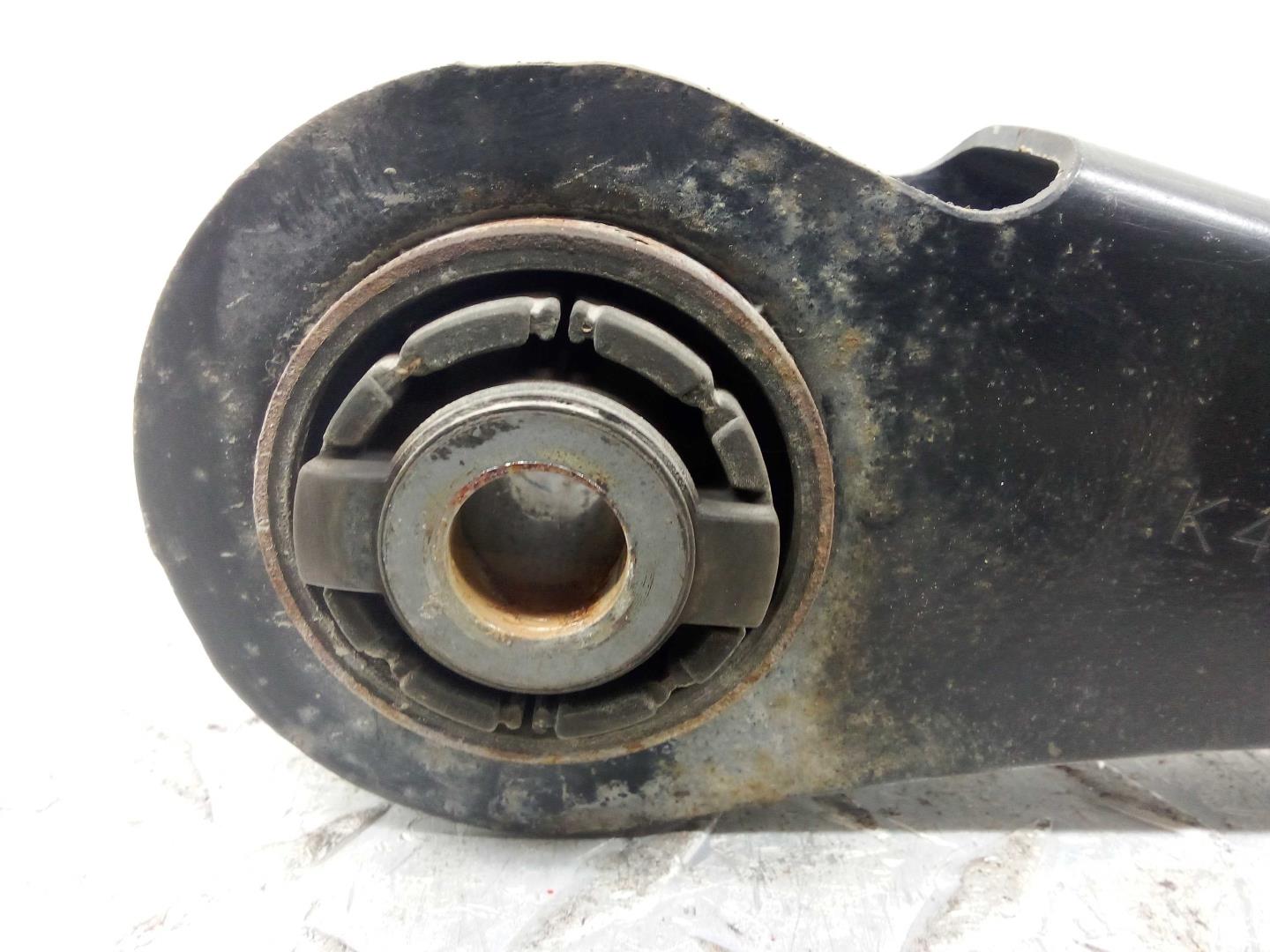 Рычаг задний левый