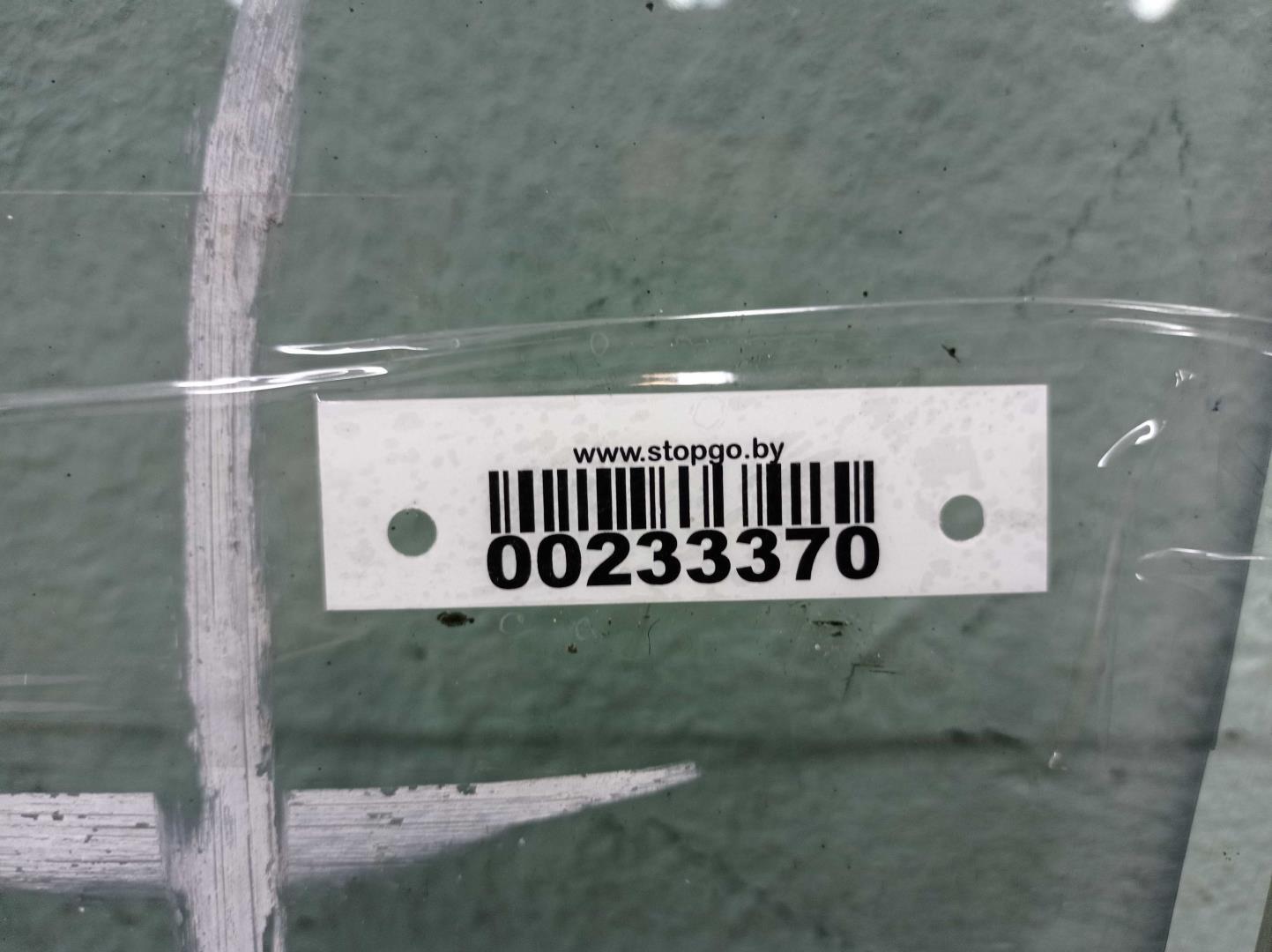 Стекло двери передней левой