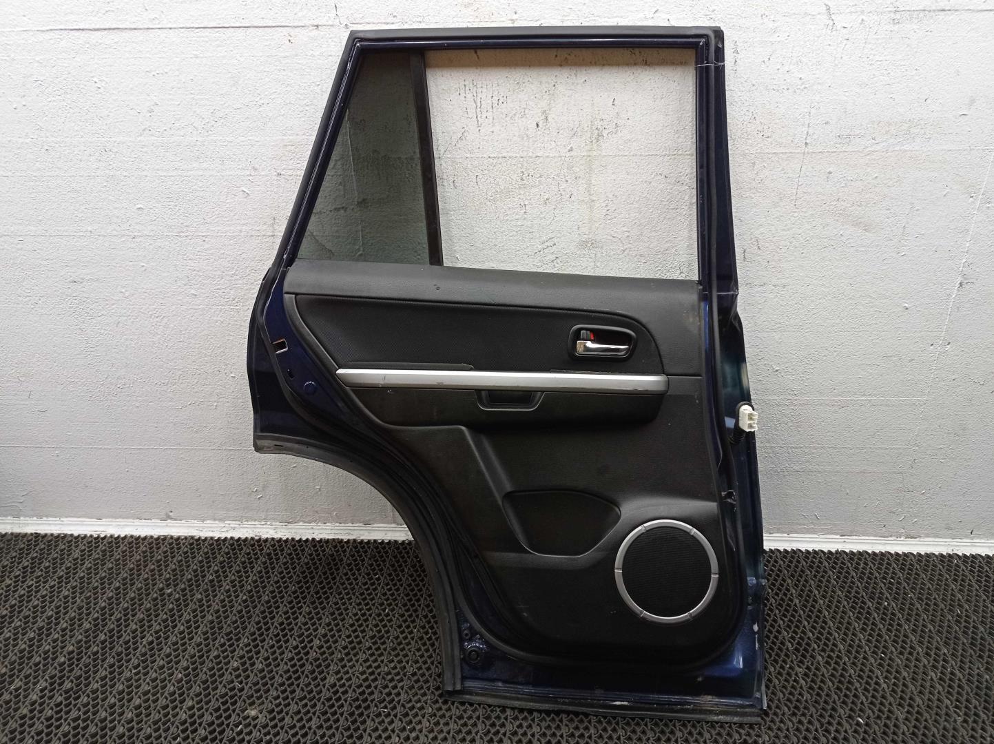 Стекло двери задней левой