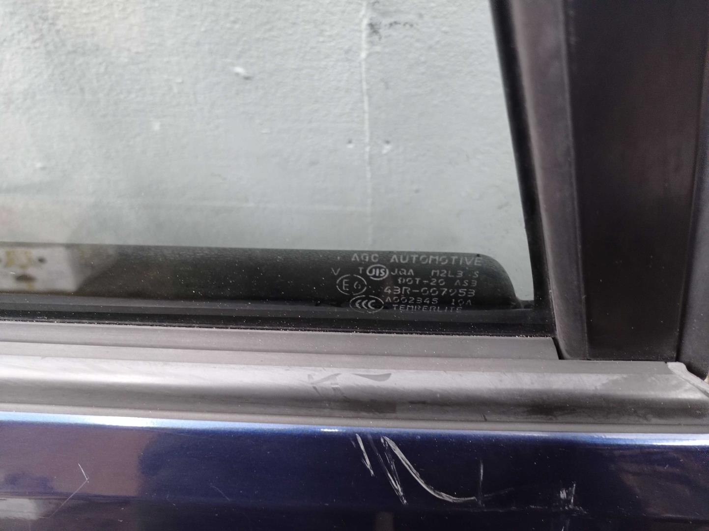 Стекло двери задней левой