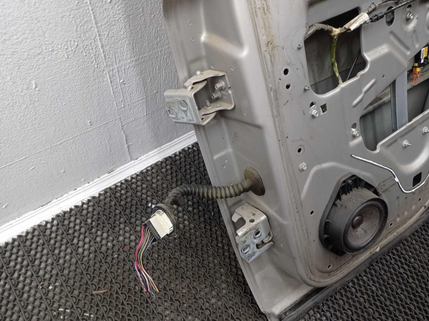 Стеклоподъемник электр. задний правый