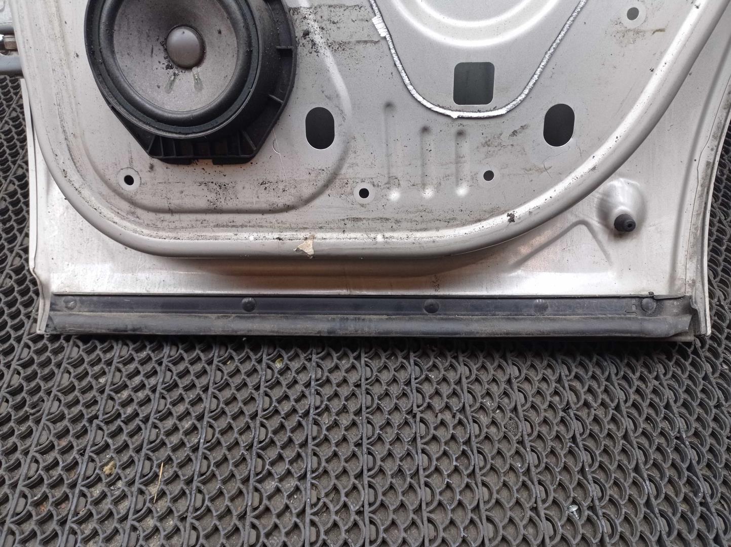 Замок двери задней правой