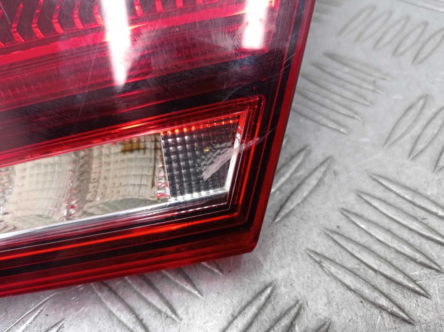 Фонарь задний внутренний правый