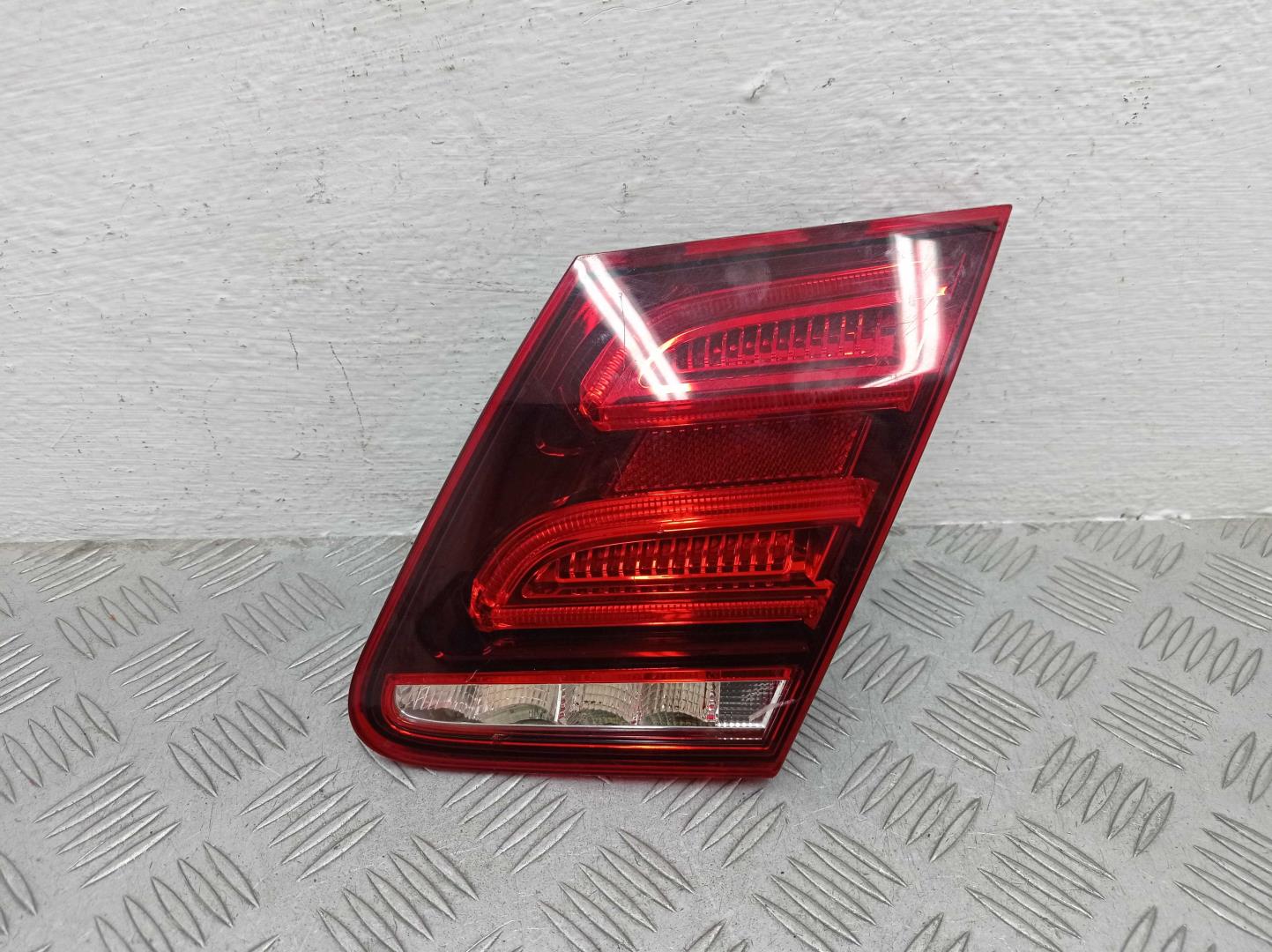 Фонарь задний внутренний правый