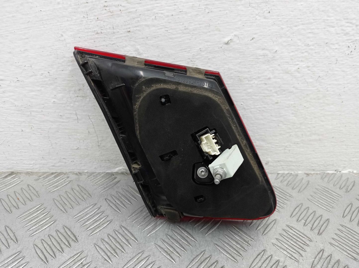 Фонарь задний внутренний правый