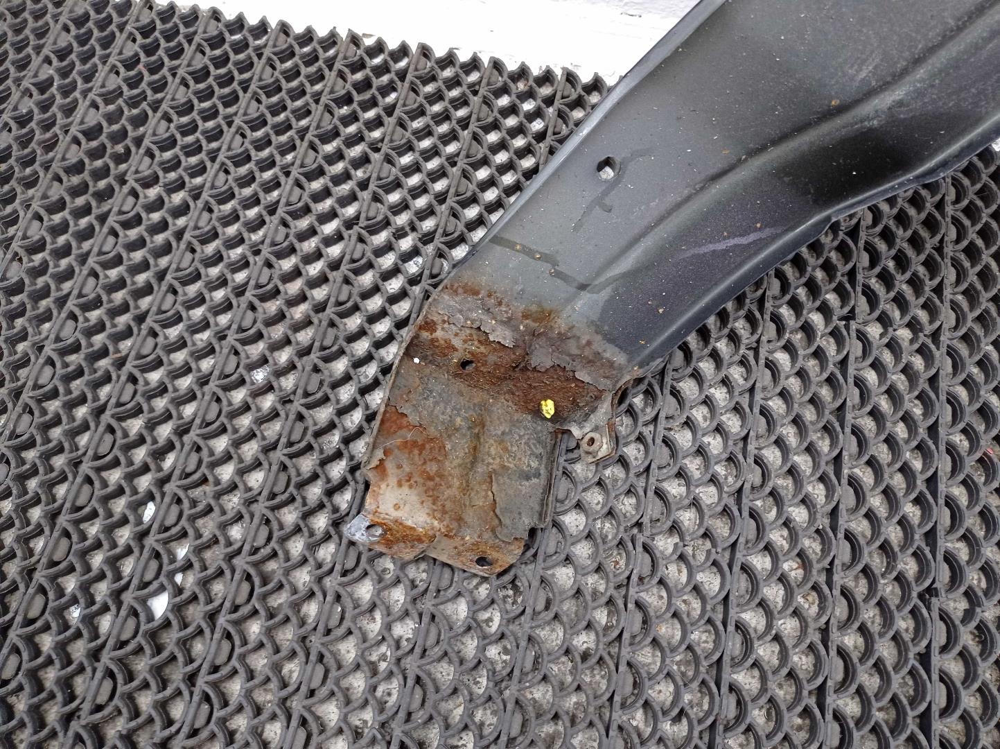 Крыло переднее левое