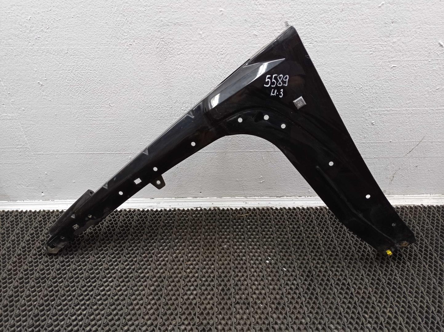 Крыло переднее левое