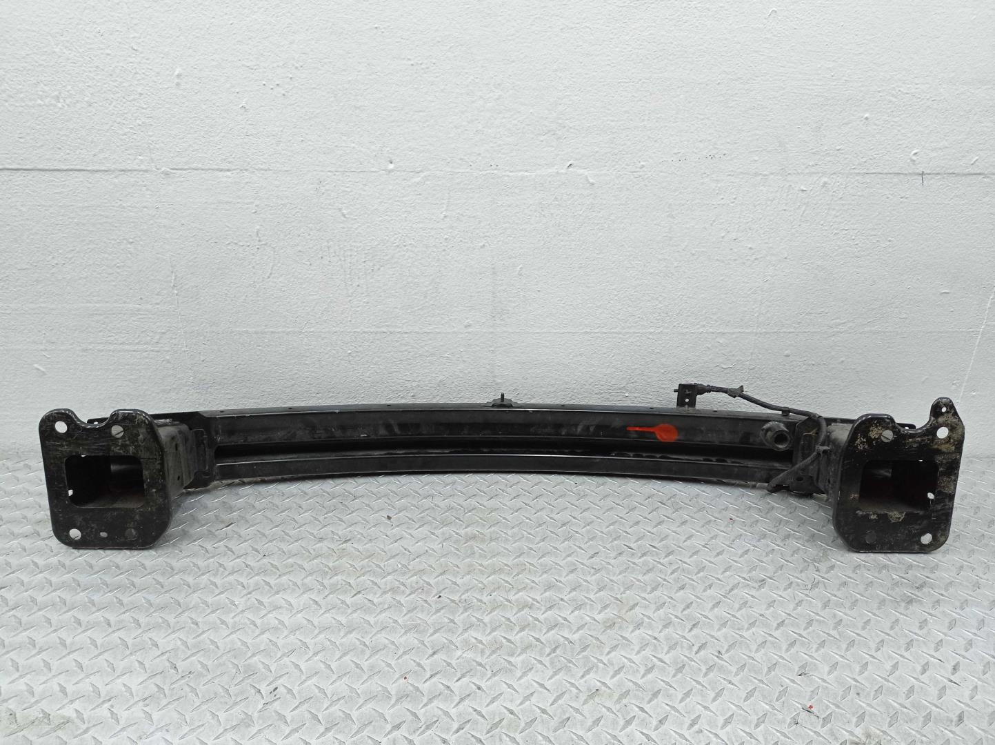 Усилитель переднего бампера