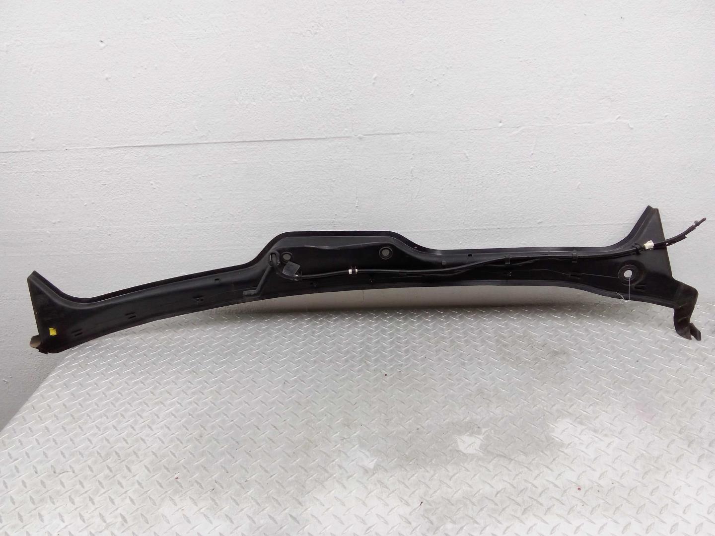 Решетка стеклоочистителей (Жабо)