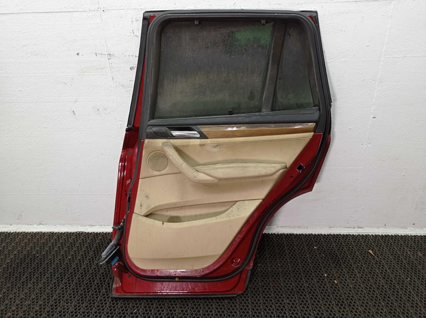 Дверь задняя правая