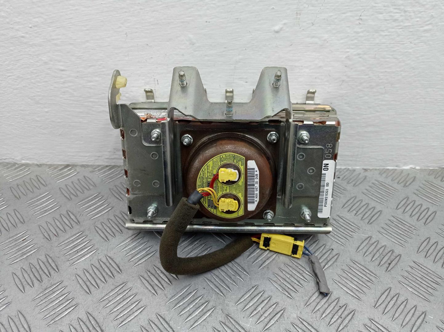 Подушка безопасности пассажирская (в торпедо)