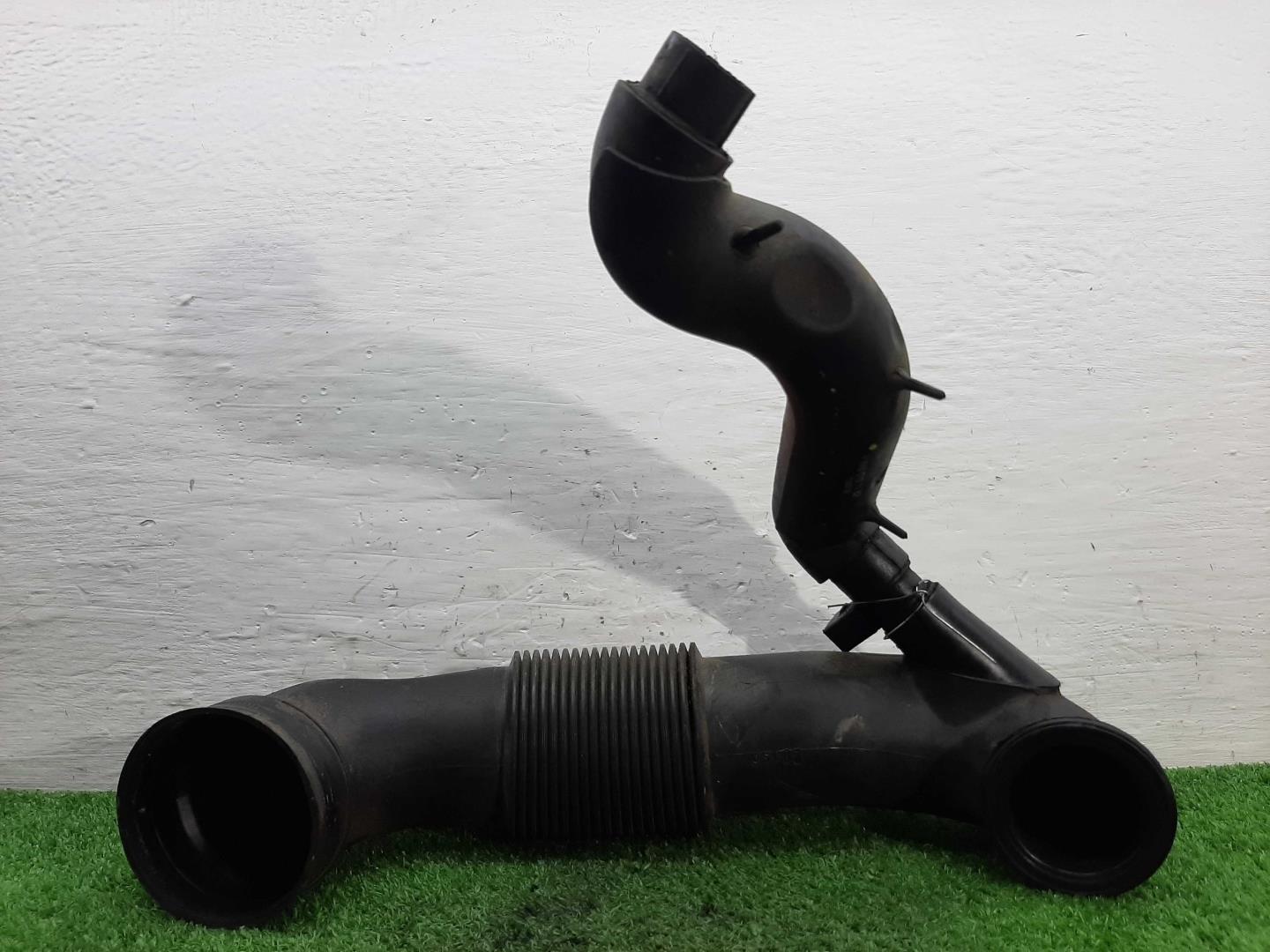 Патрубок воздушного фильтра