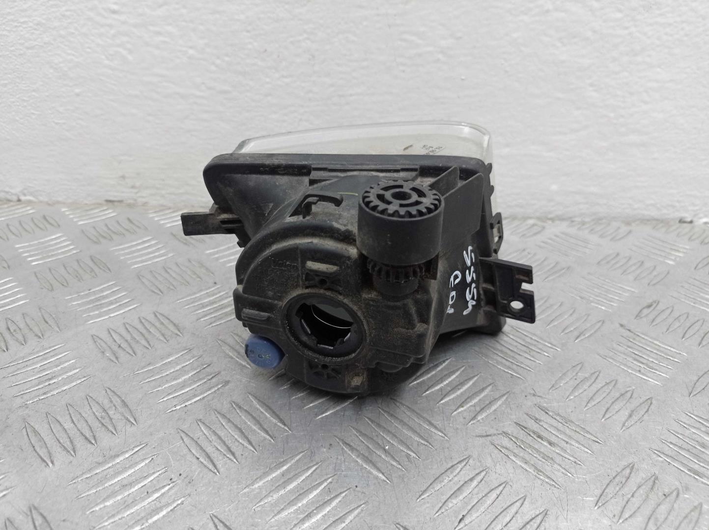 Фара противотуманная левая