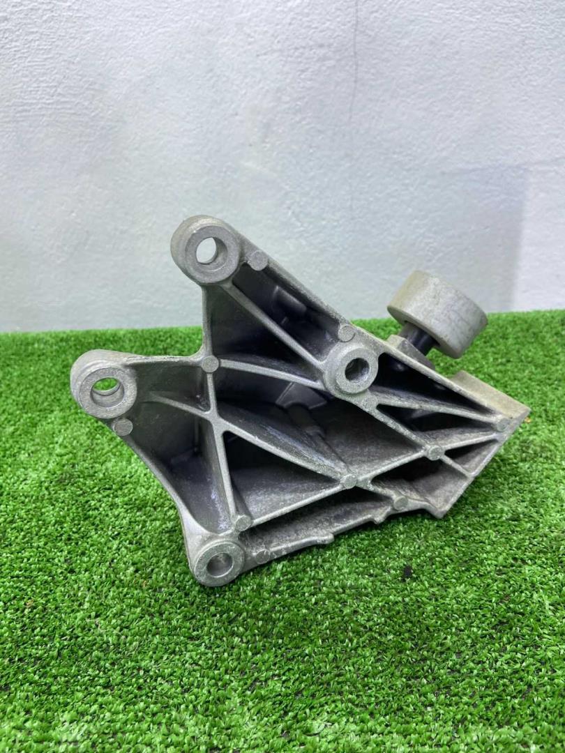 Кронштейн двигателя