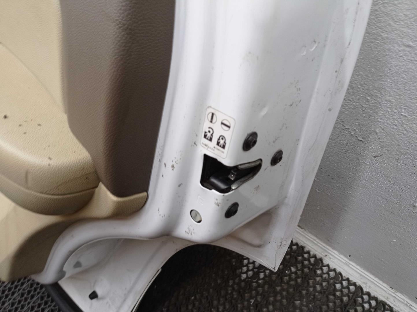 Замок двери задней правой