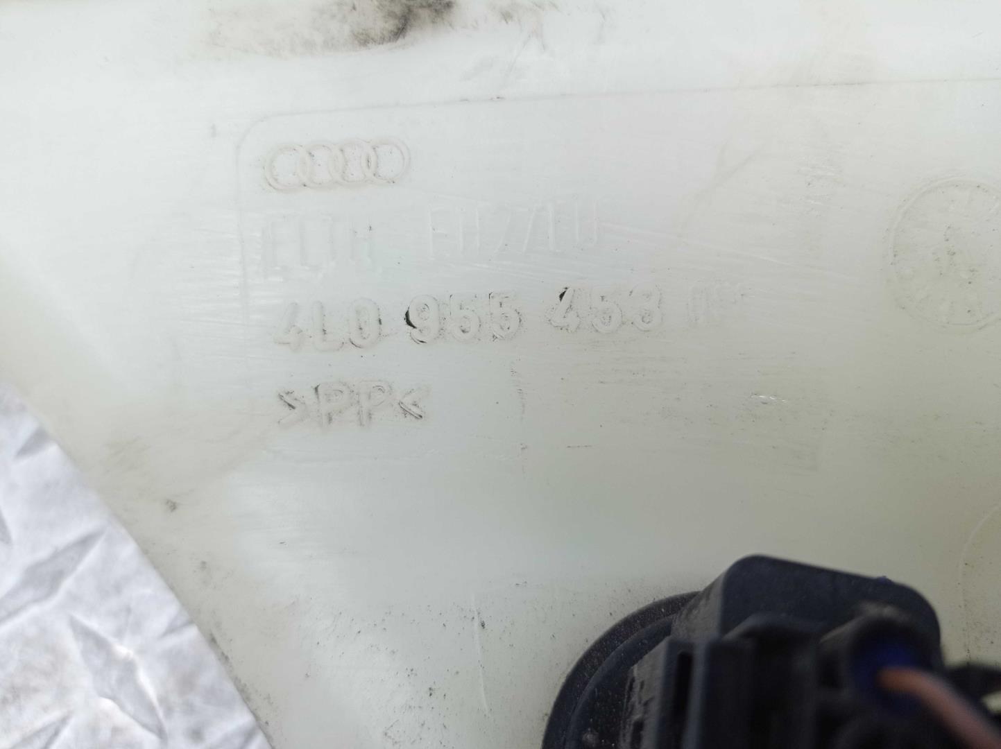Бачок омывателя лобового стекла
