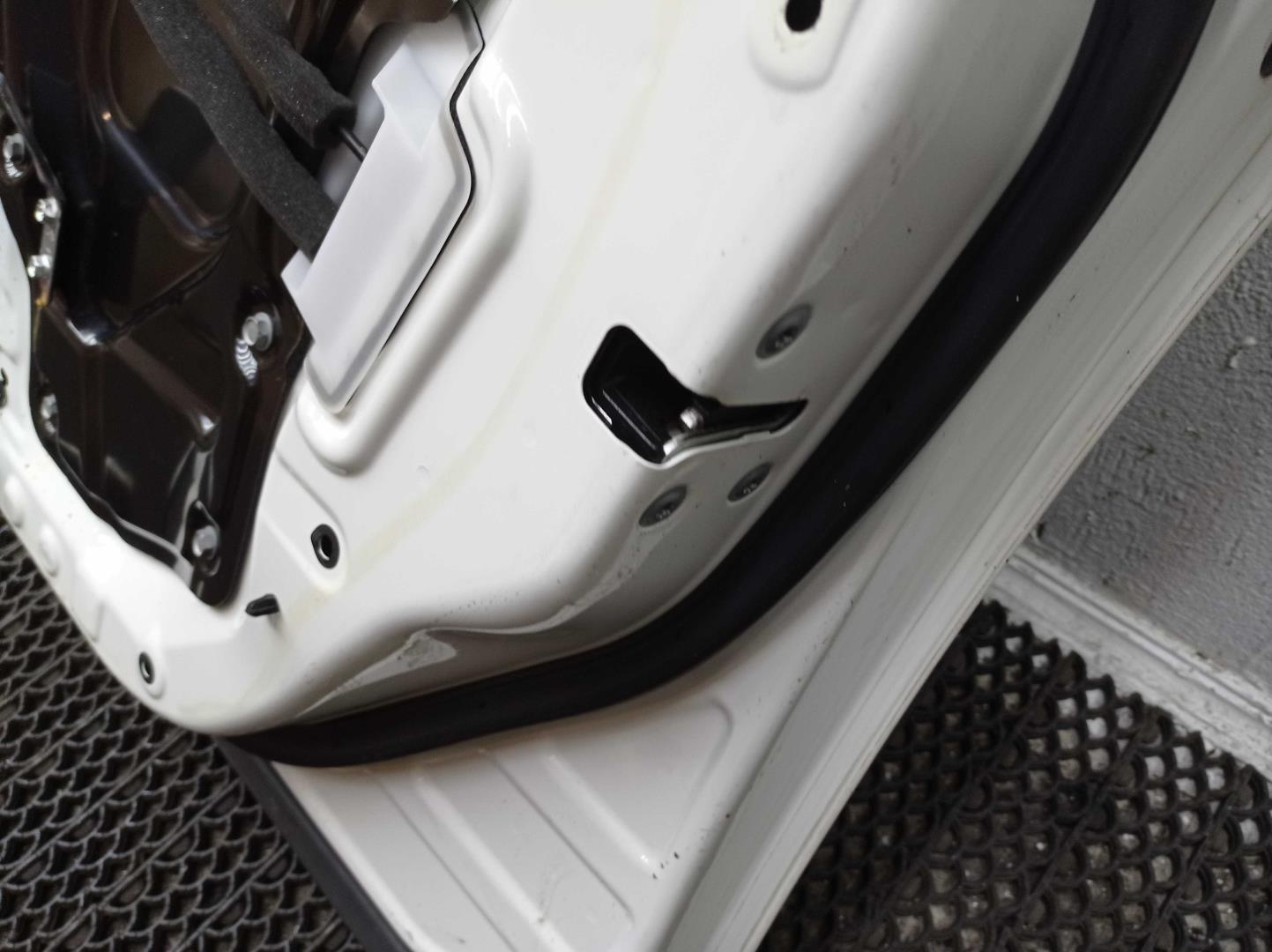 Замок двери передней правой