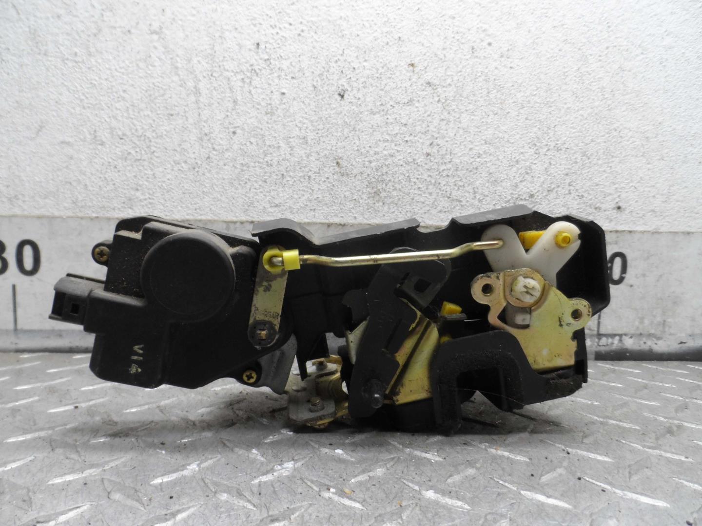 Замок двери задней правой