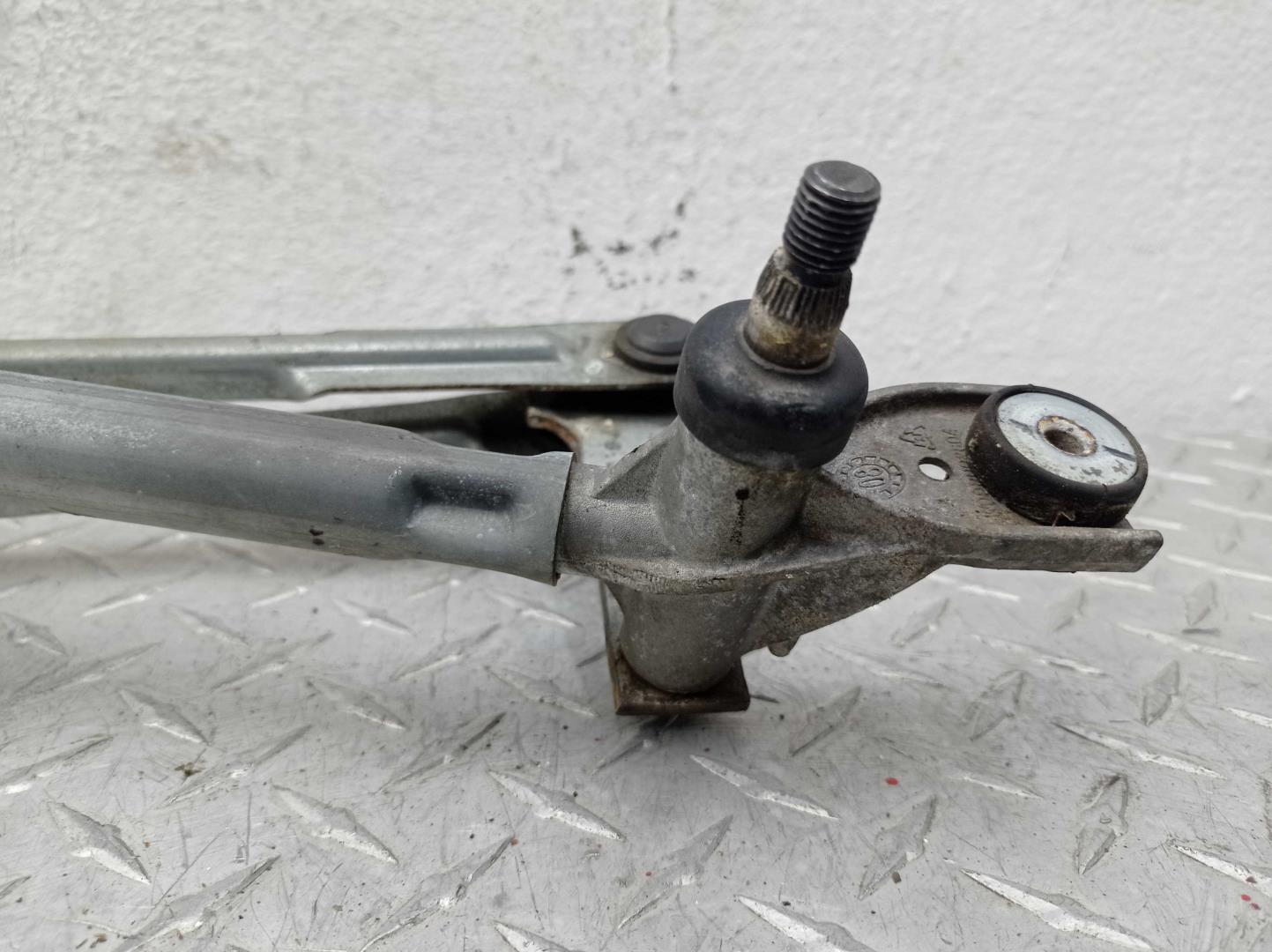 Трапеция стеклоочистителей