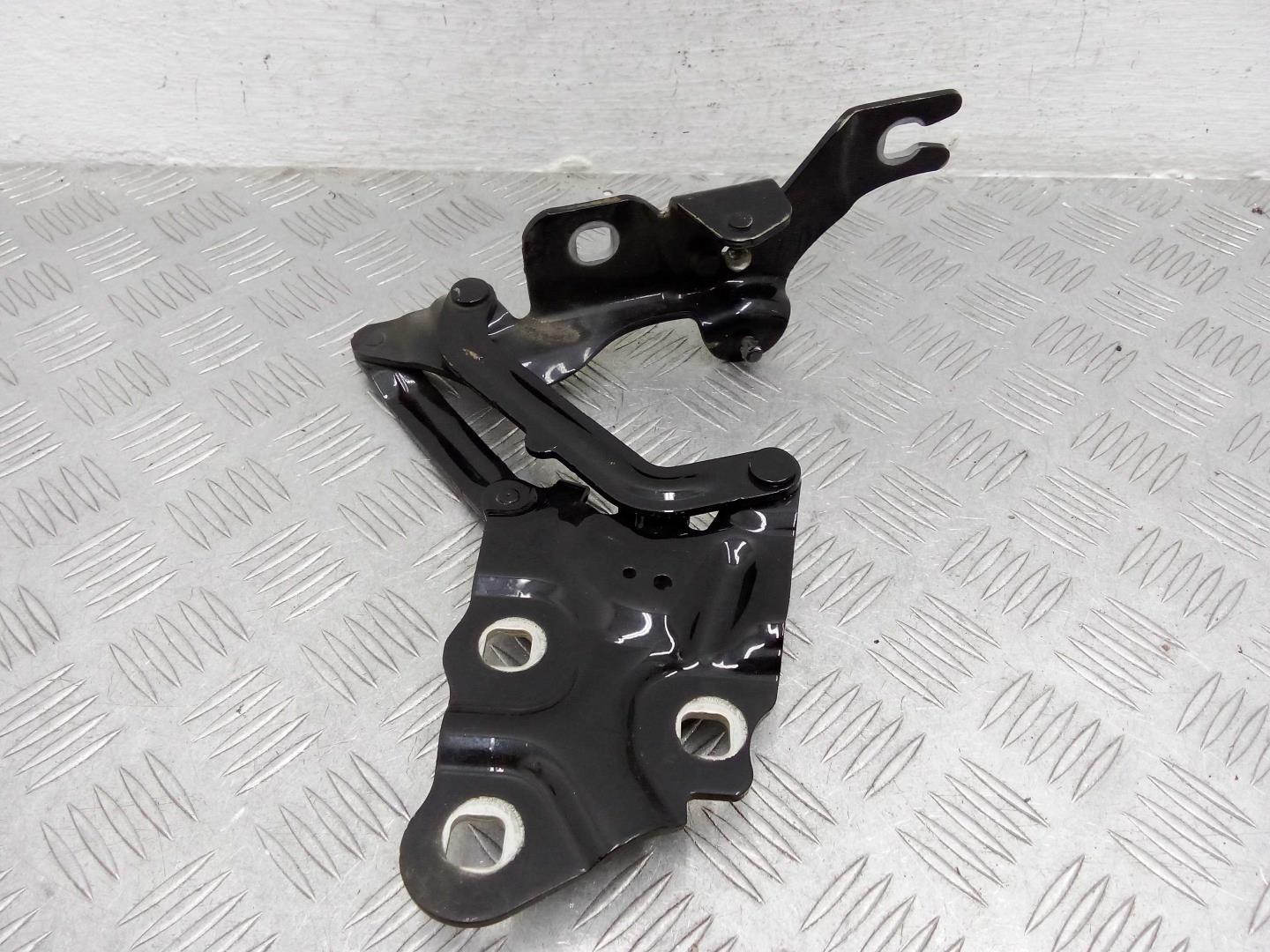 Петля капота левая