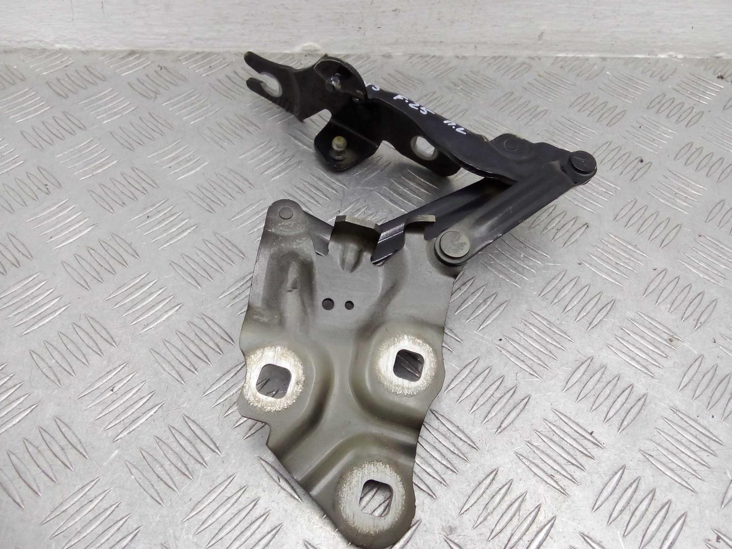 Петля капота левая