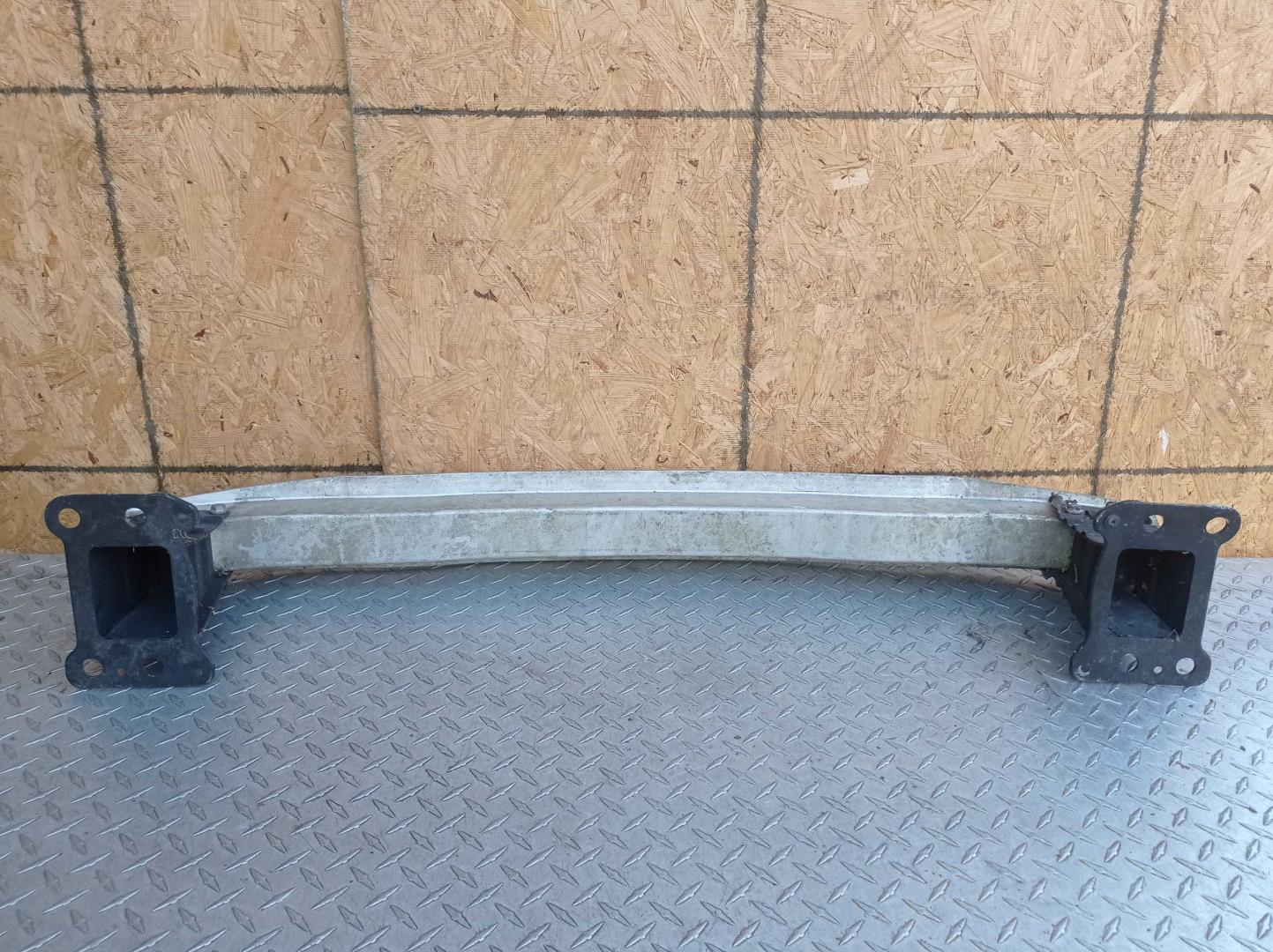 Усилитель заднего бампера