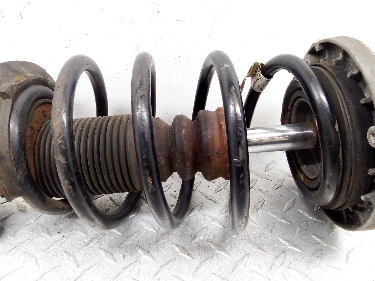 Амортизатор передний левый