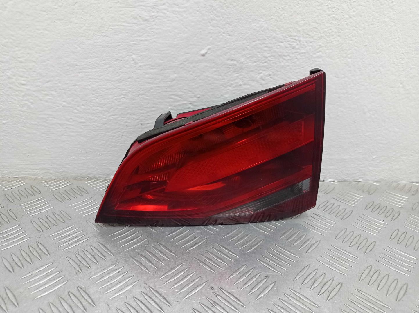 Фонарь задний внутренний правый