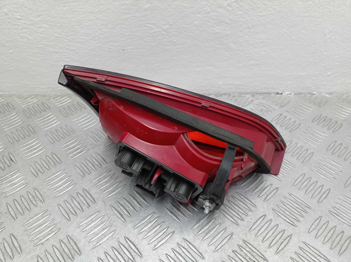 Фонарь задний внутренний правый