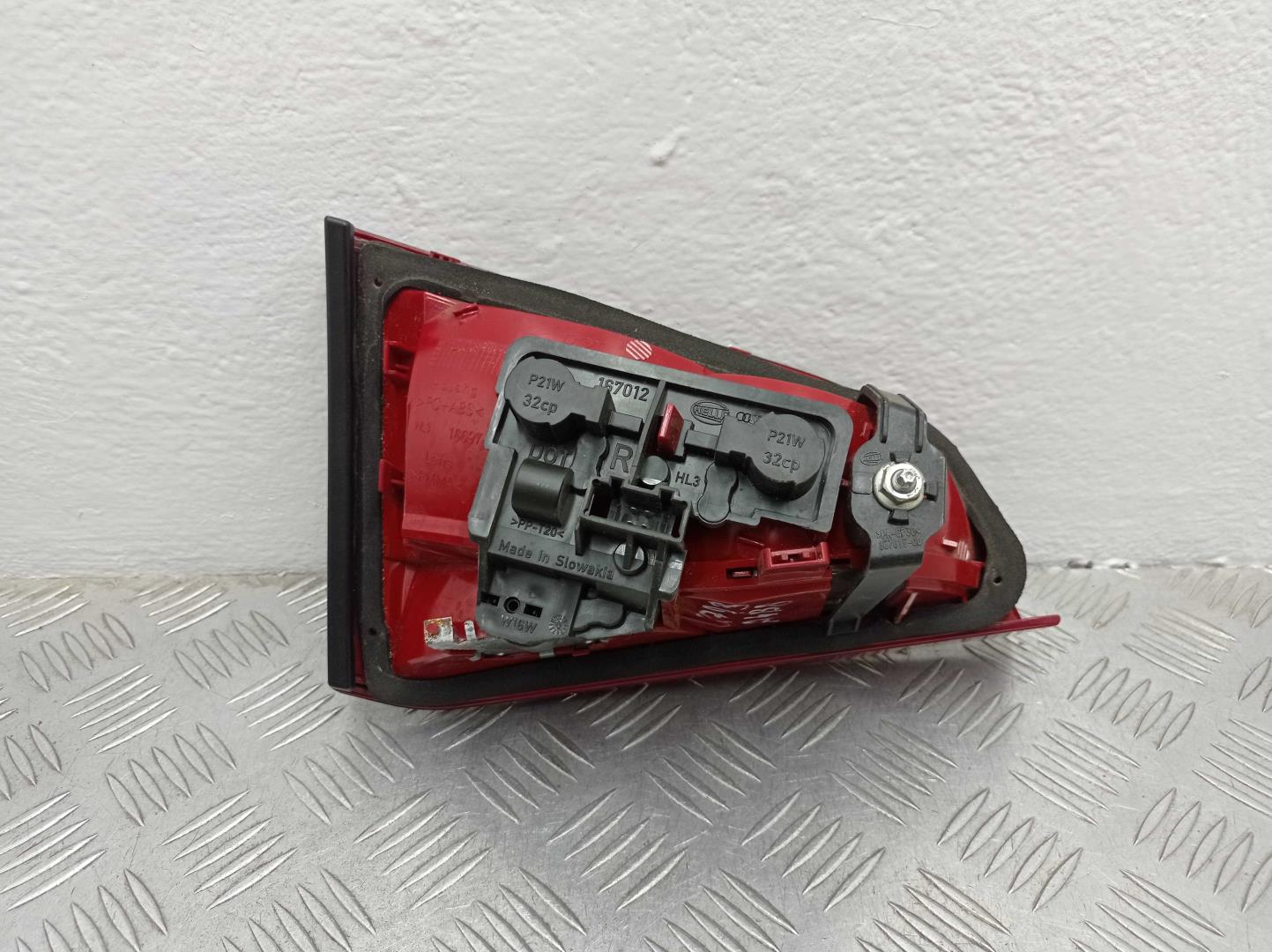 Фонарь задний внутренний правый