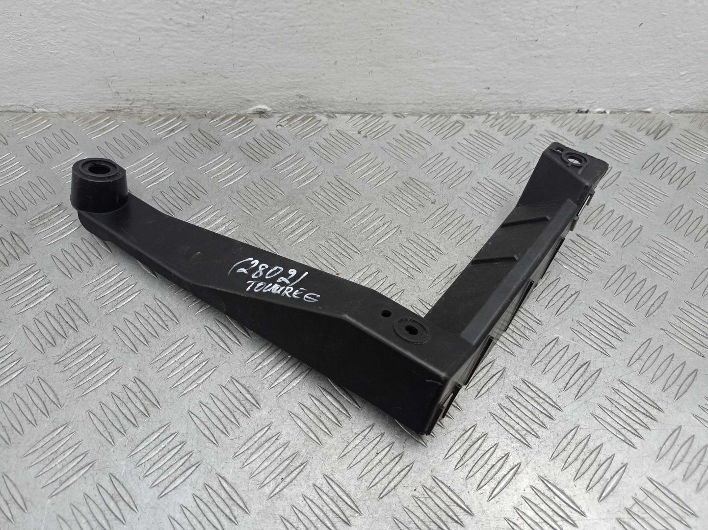 Кронштейн заднего бампера