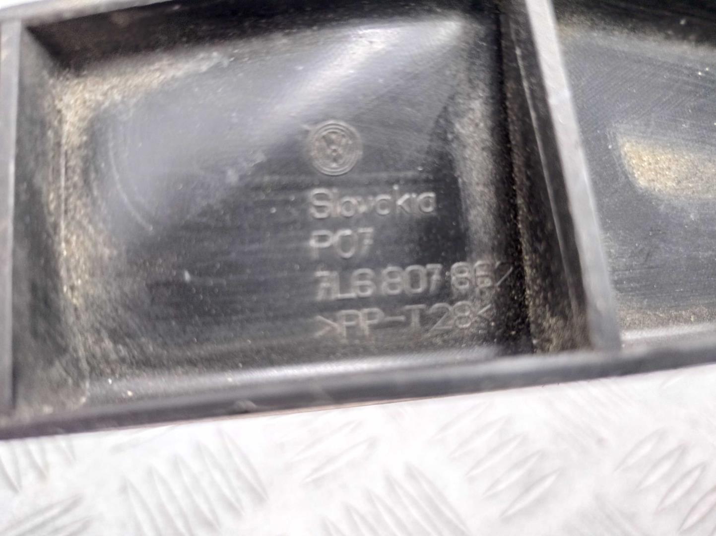 Кронштейн заднего бампера