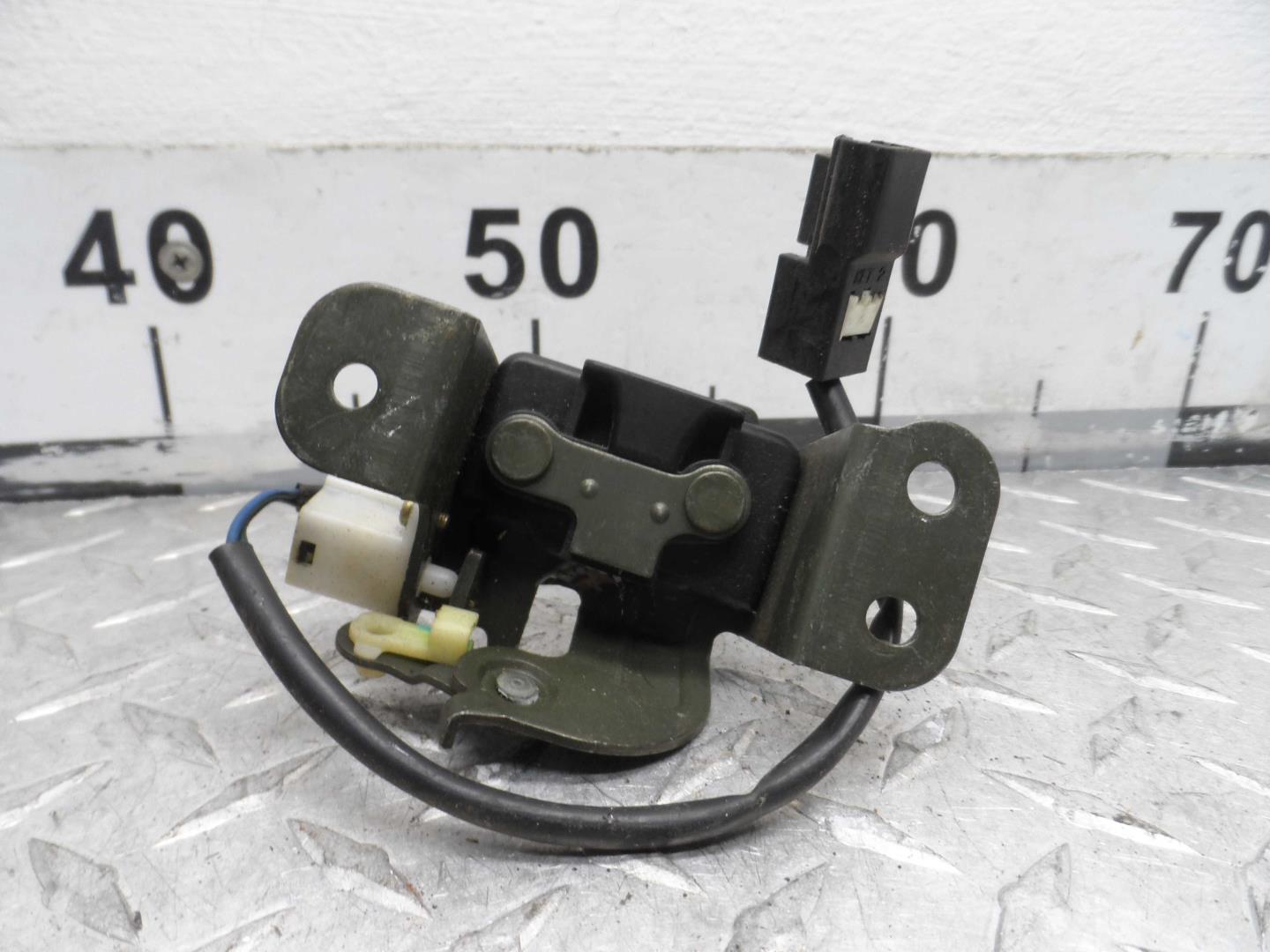 Замок багажника