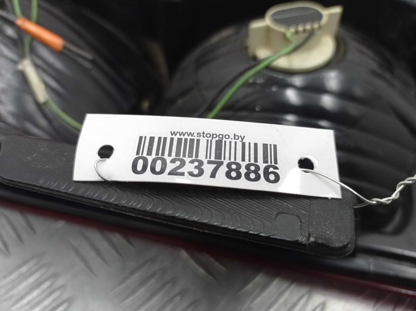 Фонарь задний наружный левый