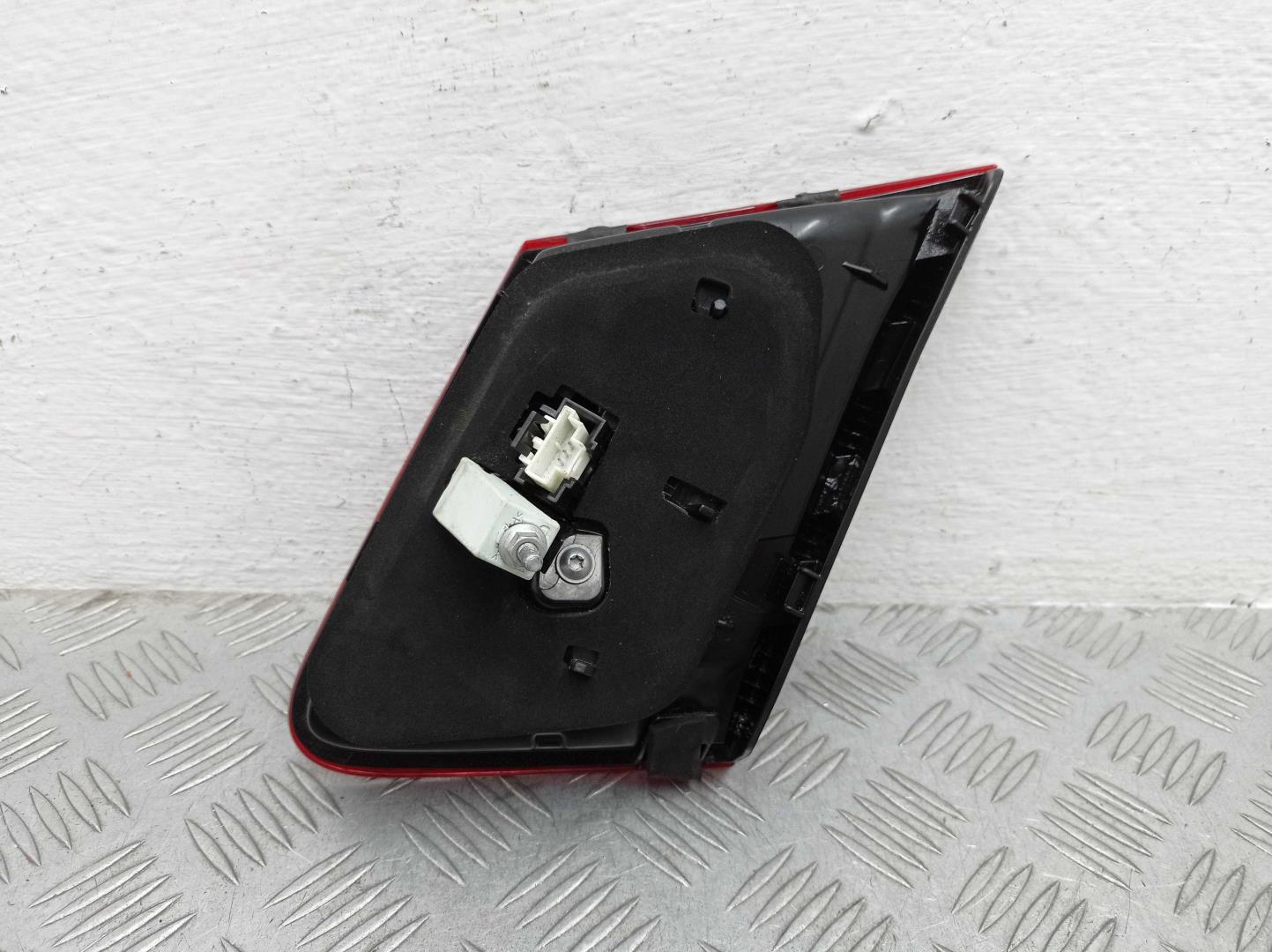 Фонарь задний внутренний левый