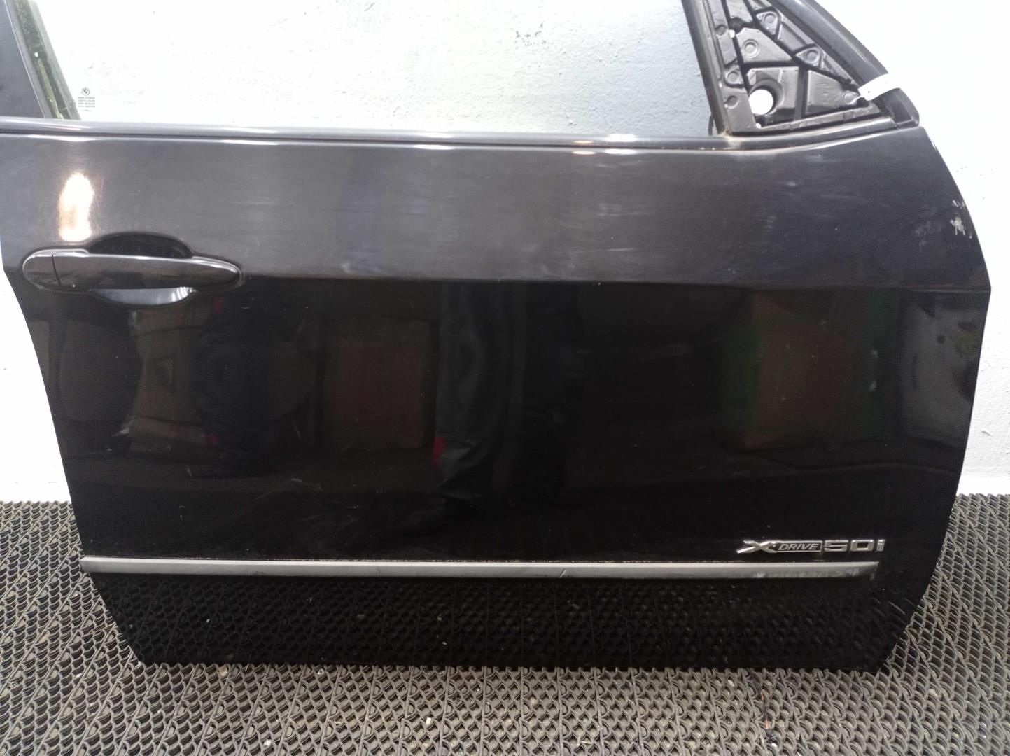 Стекло двери передней правой