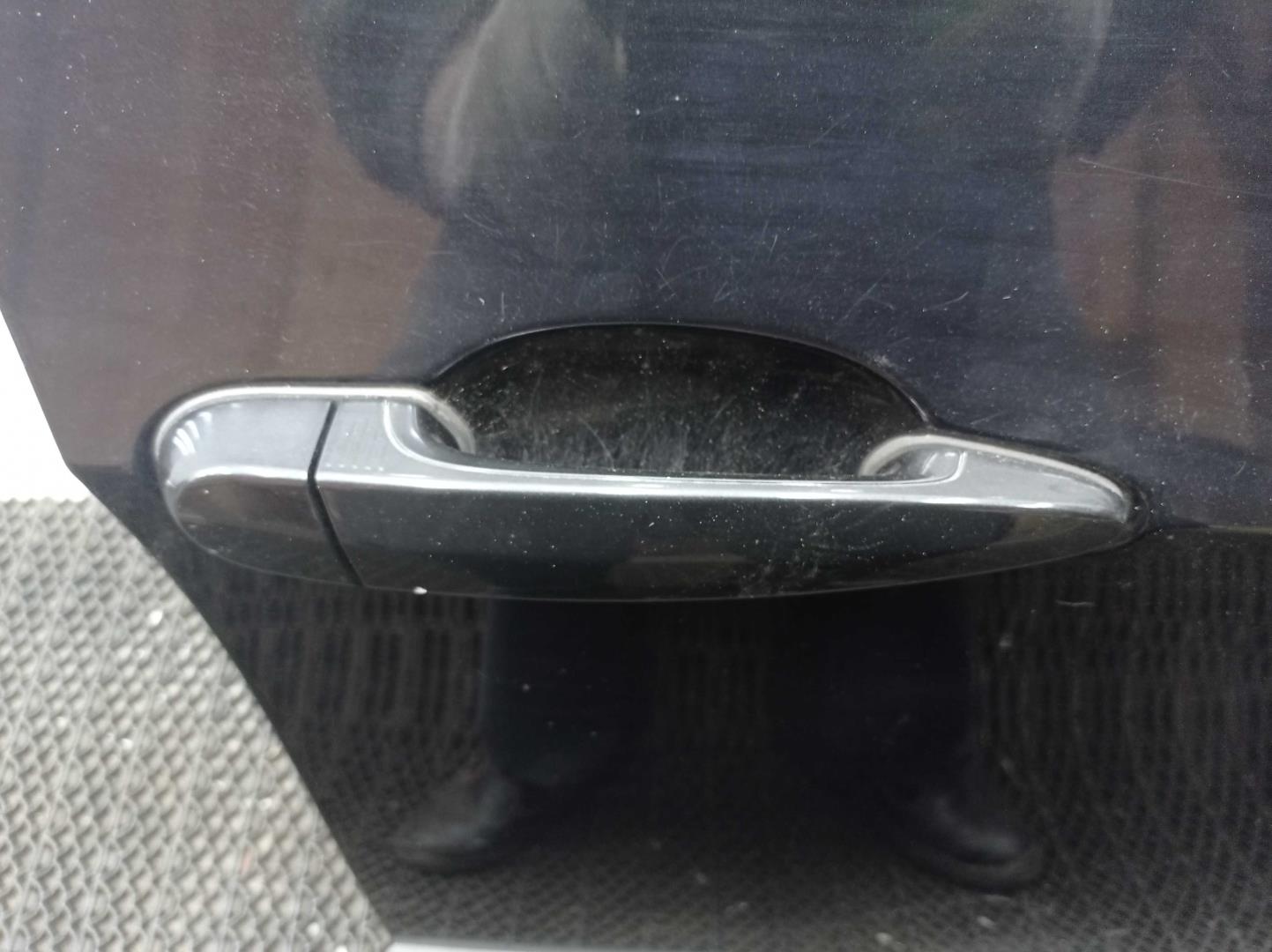 Стекло двери передней правой