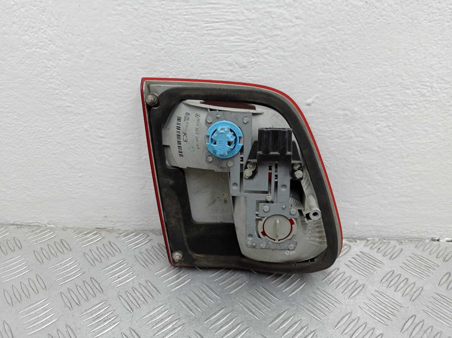 Фонарь задний внутренний правый