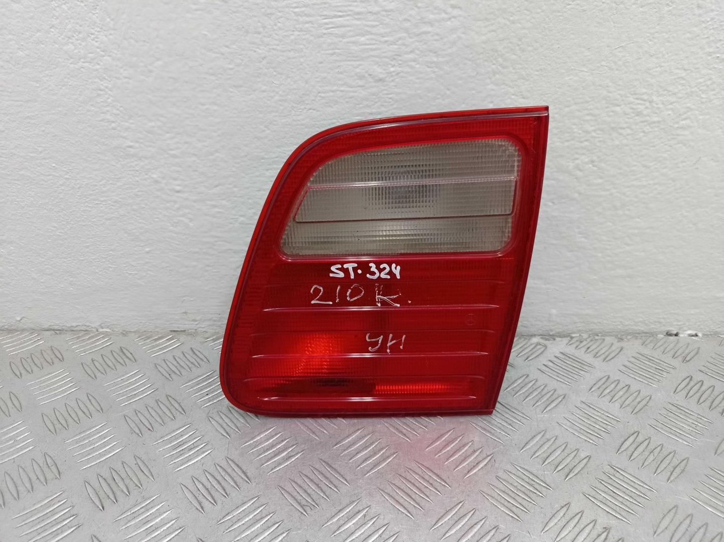 Фонарь задний внутренний правый