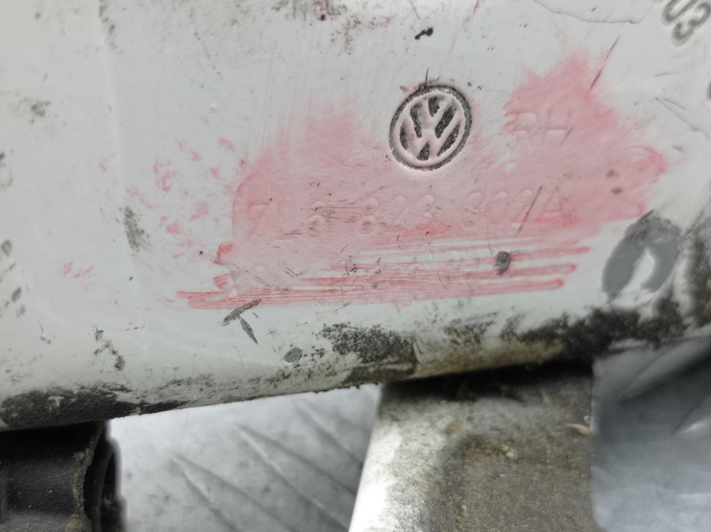 Петля капота правая