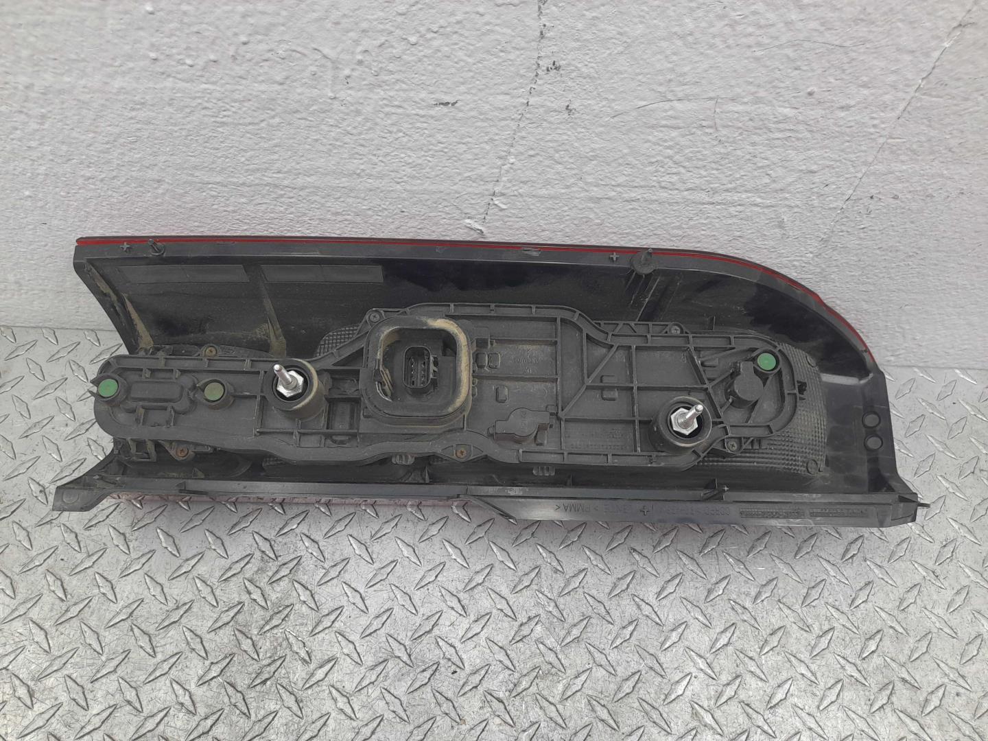 Фонарь задний наружный правый