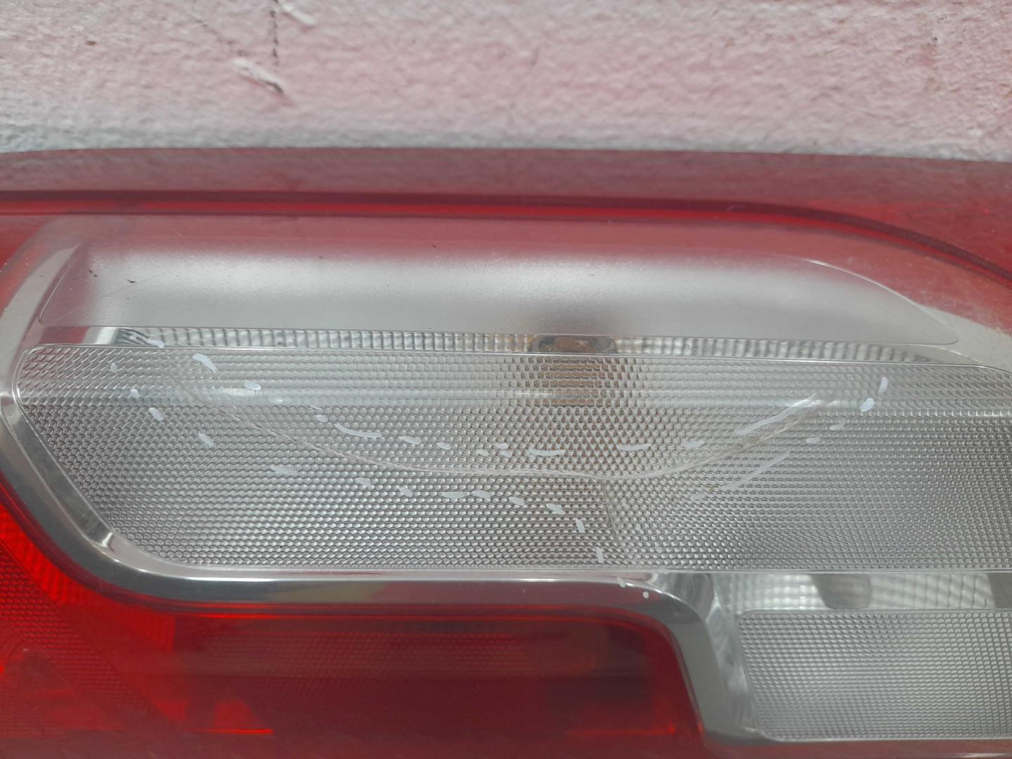 Фонарь задний наружный правый