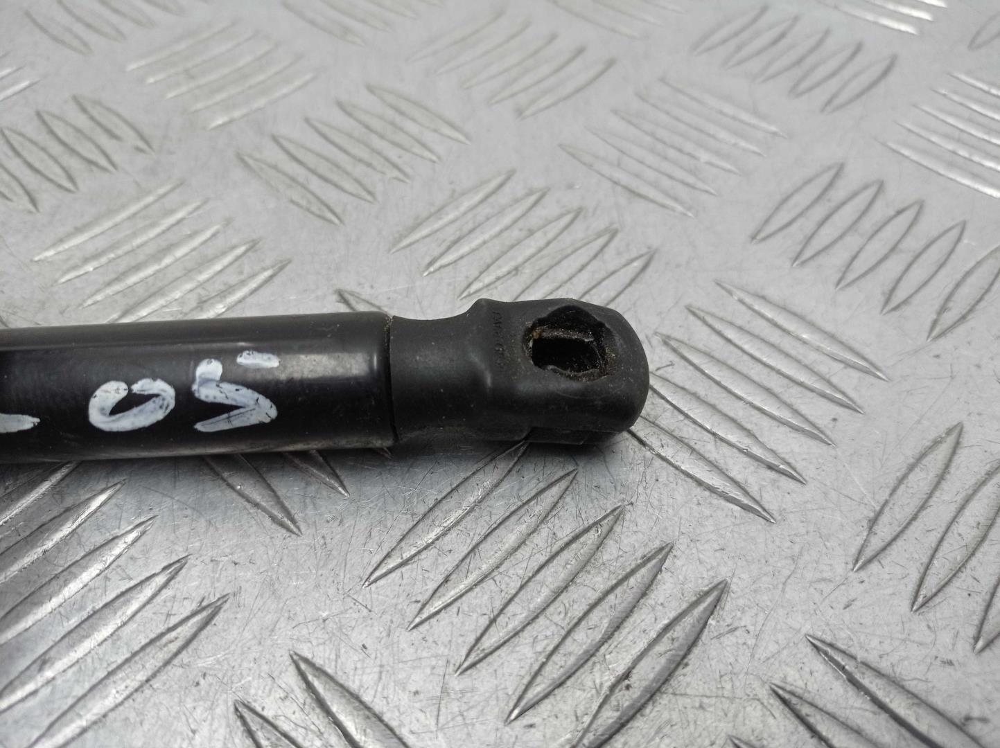 Амортизатор капота